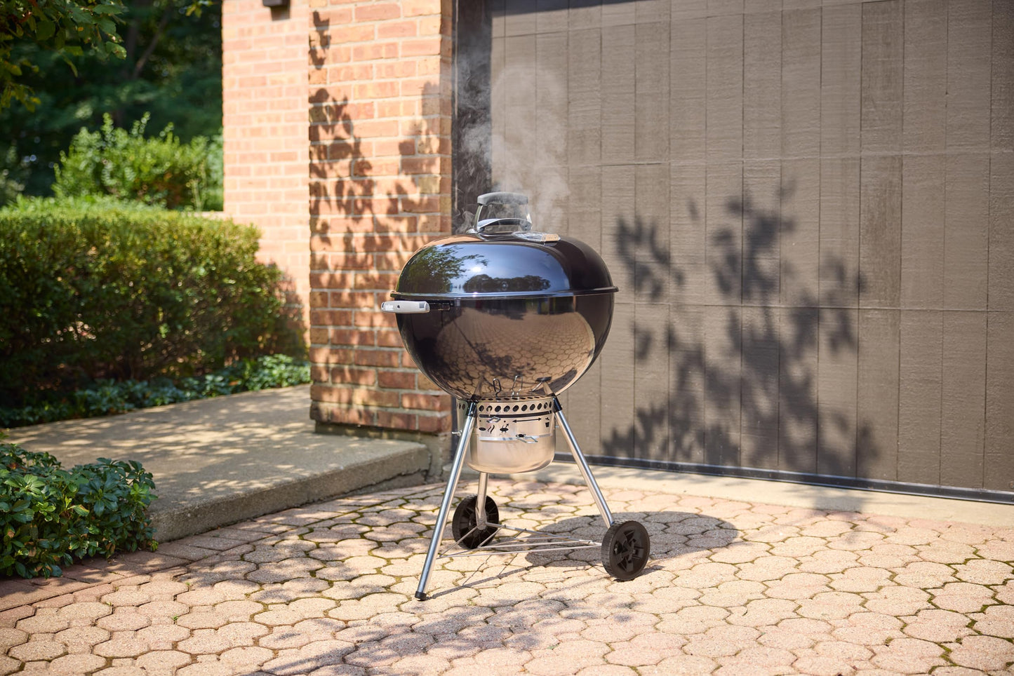 57cm Premium Charcoal Kettle Barbecue with Stand & Wheels
